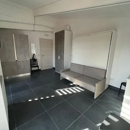 Nu.mi.ra. House 住宿加早餐酒店 Poggiomarino